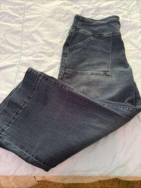 NWOT Belle by Kim Gravel Medium Wash Denim Crop Jeans-Petite